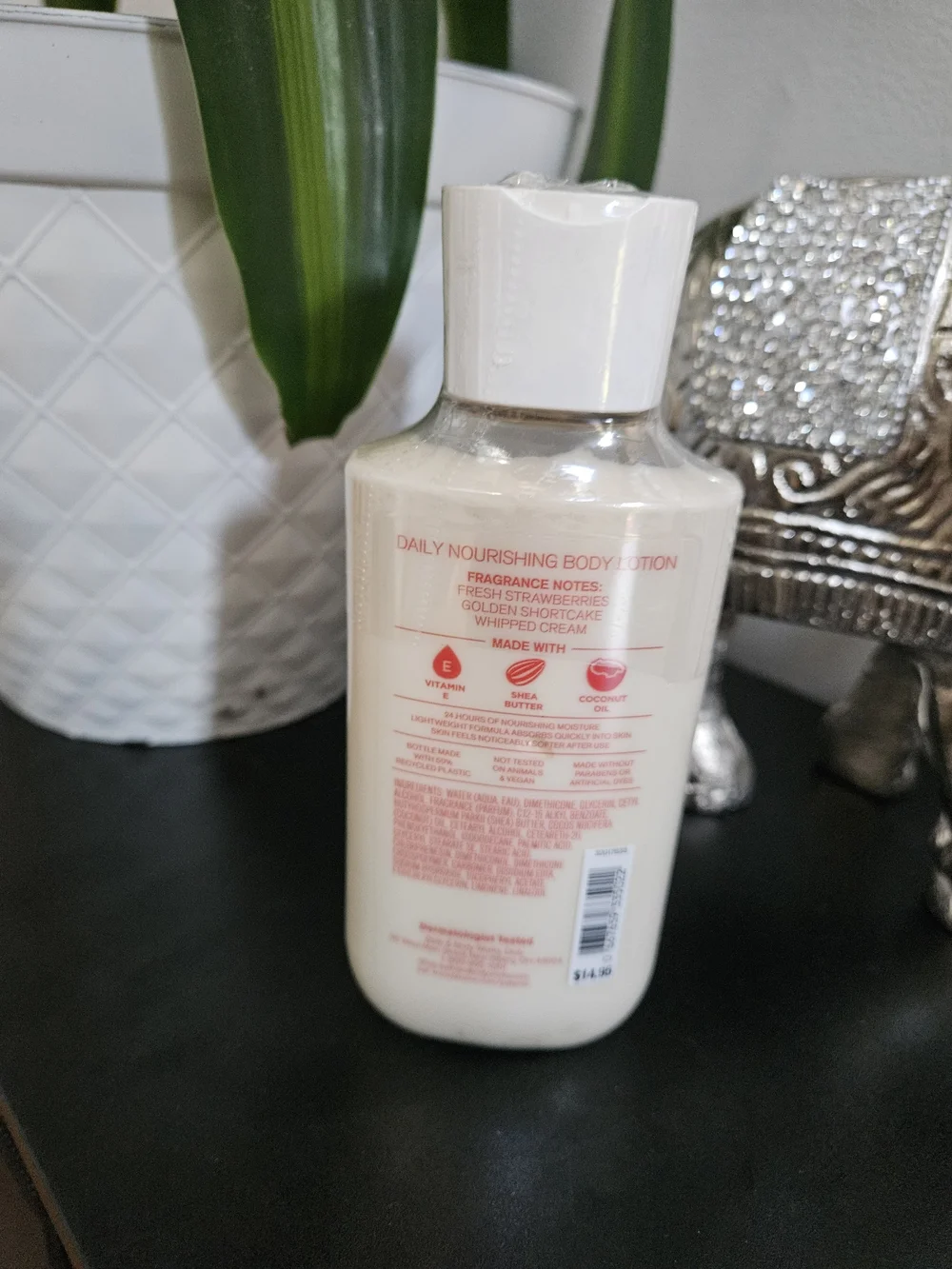 Bath & Body Works Strawberry Pound Cake Lotion - White & Red Label